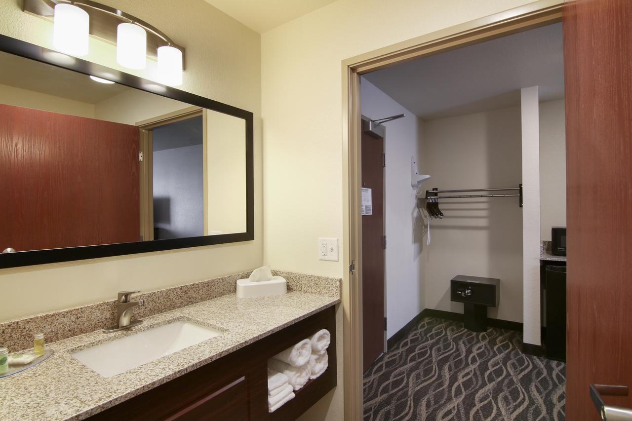 Cobblestone Inn & Suites - Menomonie/Uw-Stout Zewnętrze zdjęcie