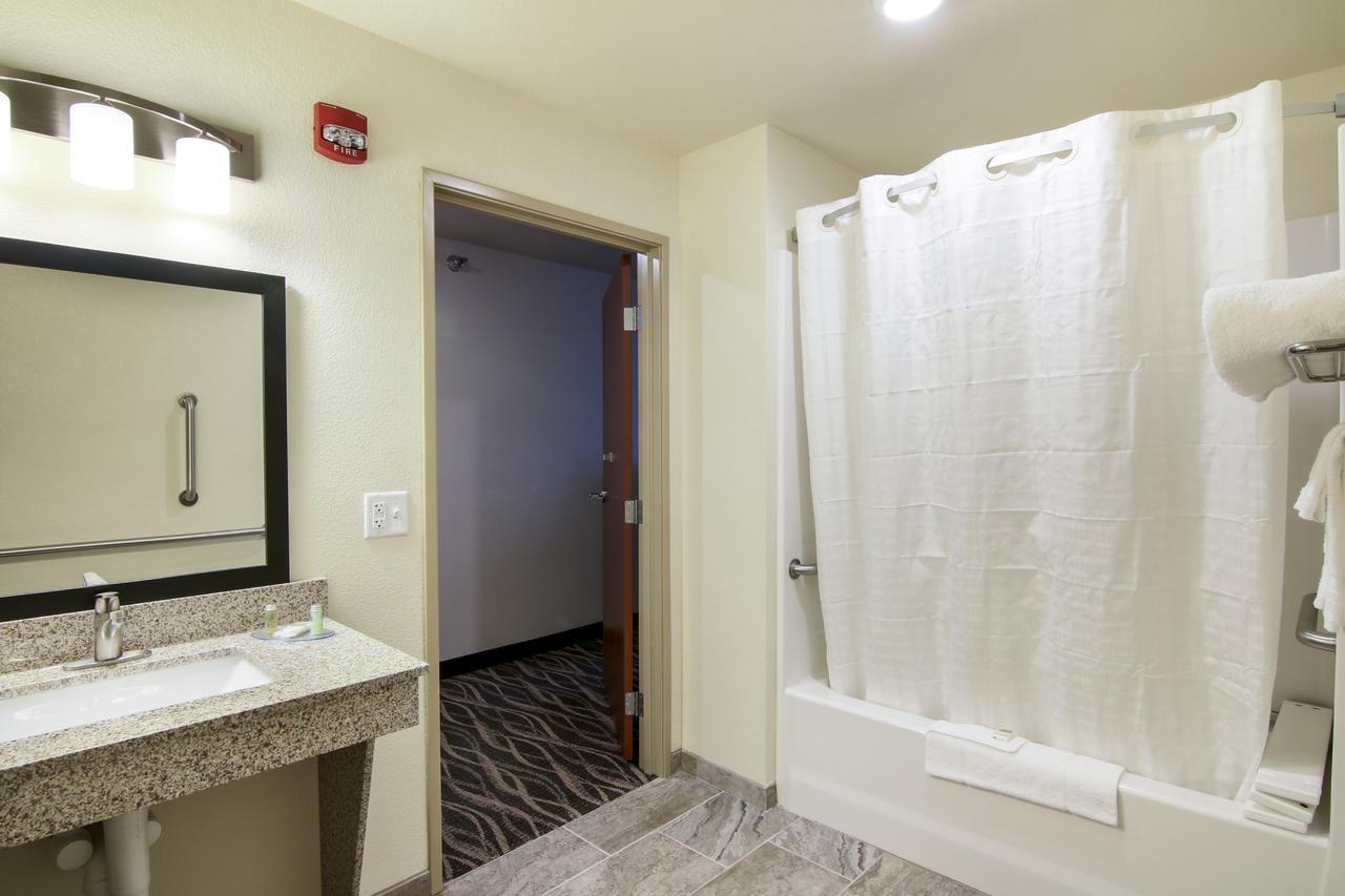 Cobblestone Inn & Suites - Menomonie/Uw-Stout Zewnętrze zdjęcie