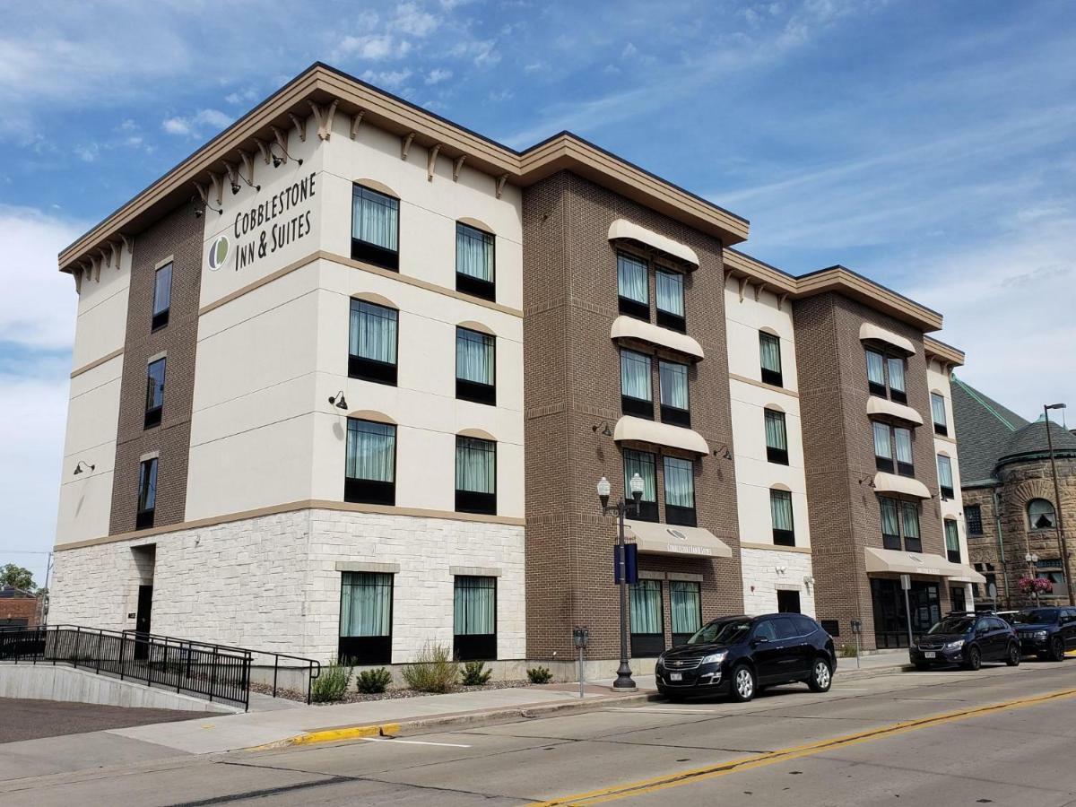Cobblestone Inn & Suites - Menomonie/Uw-Stout Zewnętrze zdjęcie